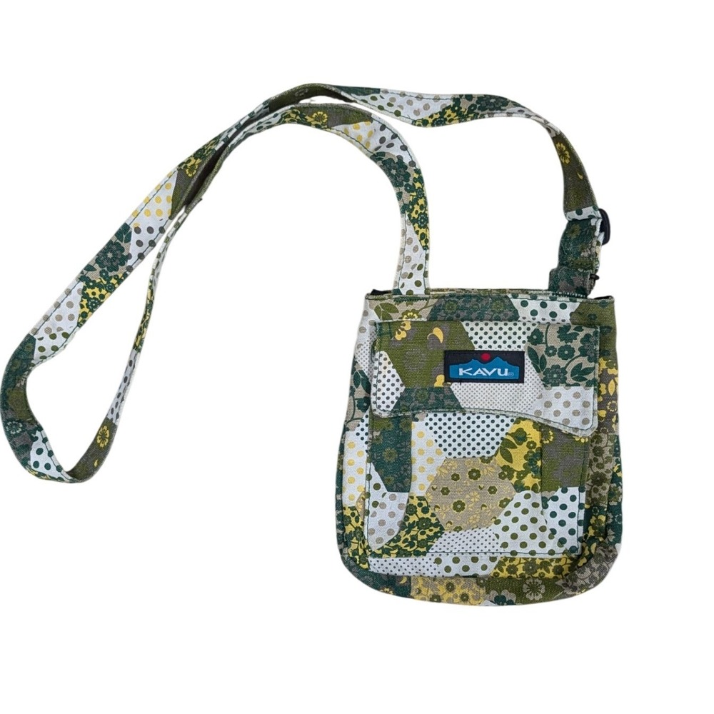 KAVU Mini Keeper Crossbody Bag Green Carolina Quilt Patchwork Canvas Purse